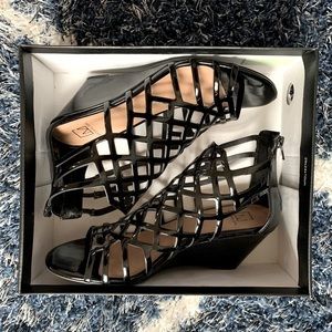 Material Girl Sandal- 9, NWT